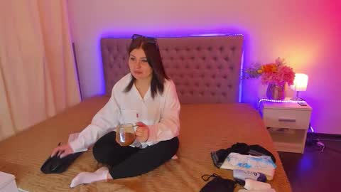 Snapshot of amandahoppe chatting on 05/04/26, 04:52 Amanda online show from 05/04/26, 04:52