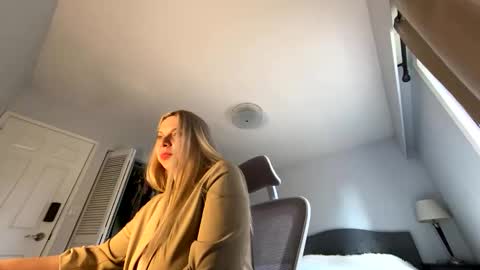 Snapshot of amandainbloom chatting on 05/17/26, 02:09 Amanda online show from 05/17/26, 02:09