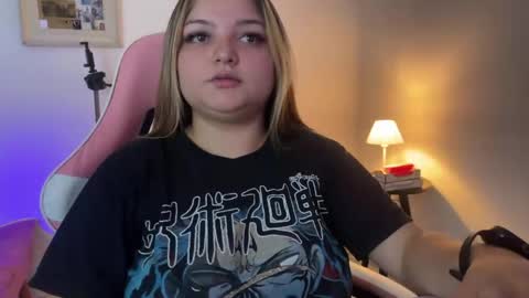 Snapshot of amandhaaa chatting on 04/12/26, 02:33 Amandha online show from 04/12/26, 02:33