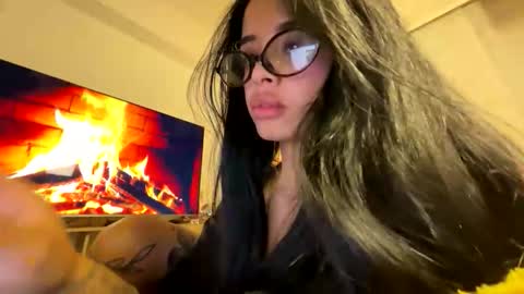 Snapshot of amapola_666 chatting on 03/10/26, 12:37 Ama online show from 03/10/26, 12:37