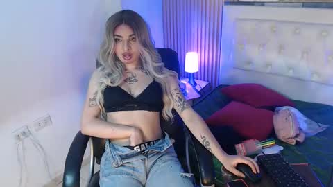 Snapshot of amapola_hs chatting on 10/14/25, 11:16 amapola_hs online show from 10/14/25, 11:16