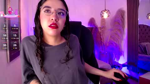 amara_davis1 online show from 12/01/25, 03:44