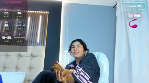 Snapshot of amara_lune chatting on 06/15/26, 02:41 online show from 06/15/26, 02:41