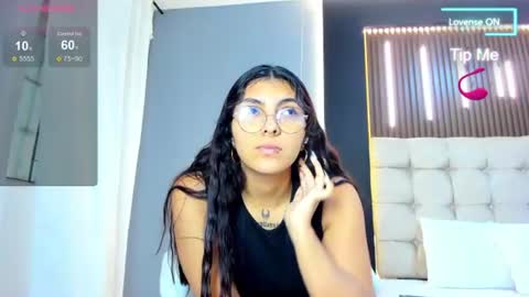 Snapshot of amara_lune chatting on 06/18/26, 02:21 online show from 06/18/26, 02:21