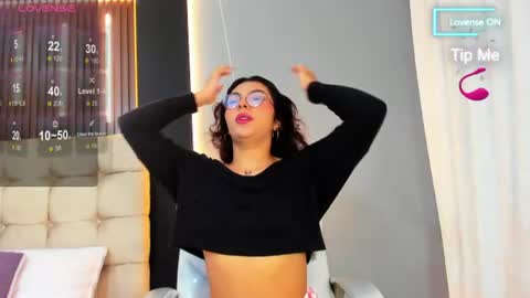 Snapshot of amara_lune chatting on 06/25/26, 02:32 online show from 06/25/26, 02:32