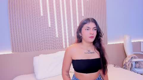 Snapshot of amara_lune chatting on 07/15/26, 03:23 online show from 07/15/26, 03:23