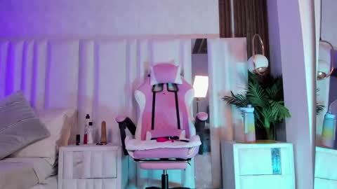 Snapshot of amara_lunee chatting on 06/04/26, 05:24 AMARA online show from 06/04/26, 05:24