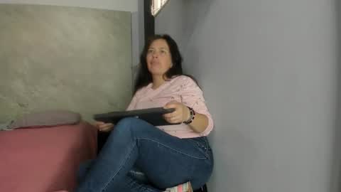 Snapshot of amara_luxe chatting on 11/20/25, 08:19 amara_luxe online show from 11/20/25, 08:19