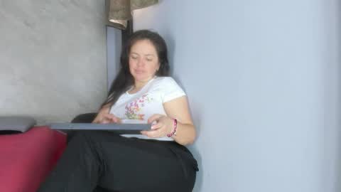 Snapshot of amara_luxe chatting on 11/29/25, 02:31 amara_luxe online show from 11/29/25, 02:31