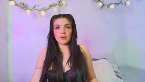 Amara Vega  online show from 12/17/25, 05:13