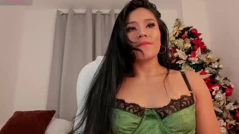 Snapshot of amaraht_ chatting on 12/26/24, 06:30 Amara online show from 12/26/24, 06:30