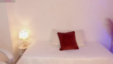 Snapshot of amaraht_ chatting on 02/20/25, 01:46 Amara online show from 02/20/25, 01:46