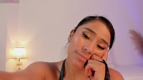 Snapshot of amaraht_ chatting on 02/26/25, 01:32 Amara online show from 02/26/25, 01:32