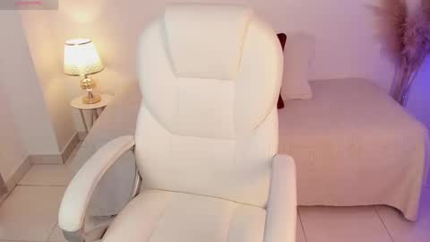 Snapshot of amaraht_ chatting on 02/28/25, 07:35 Amara online show from 02/28/25, 07:35