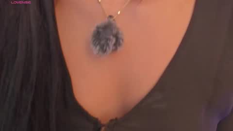 Snapshot of amaraht_ chatting on 11/15/25, 04:10 Amara online show from 11/15/25, 04:10