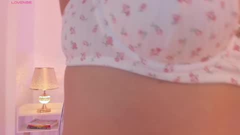 Snapshot of amaraht_ chatting on 11/18/25, 03:01 Amara online show from 11/18/25, 03:01