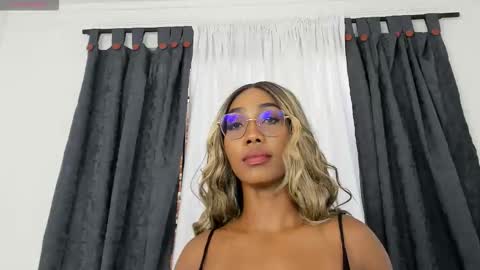 Snapshot of amaraluxe chatting on 10/29/25, 08:43 amaraluxe online show from 10/29/25, 08:43