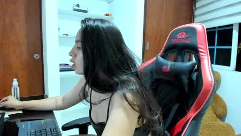 Snapshot of amaranta69_cam chatting on 02/16/25, 05:04 AMARANTA online show from 02/16/25, 05:04