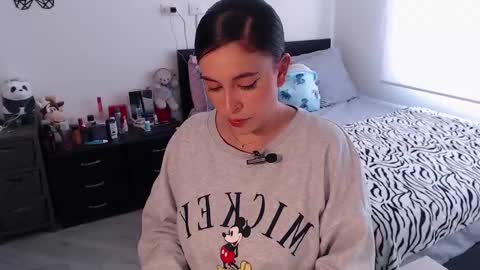 Snapshot of amarat_jolie chatting on 02/12/25, 04:22 Mila online show from 02/12/25, 04:22