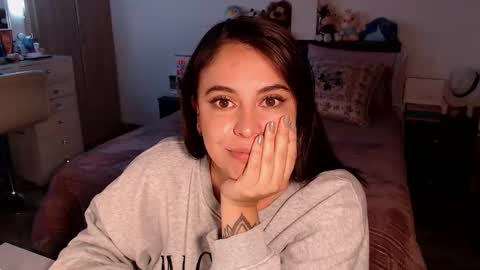 Snapshot of amarat_jolie chatting on 02/26/26, 03:27 Mila online show from 02/26/26, 03:27