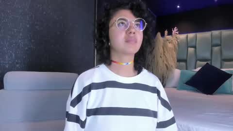 Snapshot of amarettho chatting on 03/05/25, 03:07 Emily online show from 03/05/25, 03:07