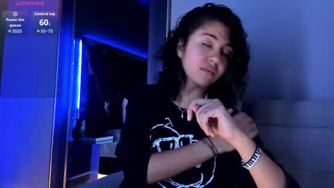 Snapshot of amarettho chatting on 10/11/25, 01:31 Emily online show from 10/11/25, 01:31