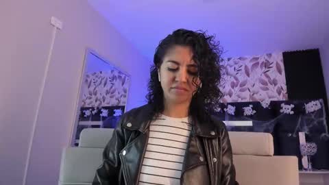 Snapshot of amarettho chatting on 10/27/25, 12:20 Emily online show from 10/27/25, 12:20