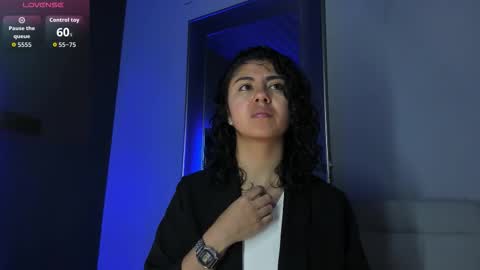 Snapshot of amarettho chatting on 11/08/25, 11:43 Emily online show from 11/08/25, 11:43