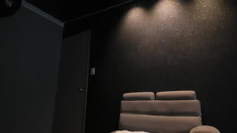 Snapshot of amarettho chatting on 11/19/25, 11:32 Emily online show from 11/19/25, 11:32