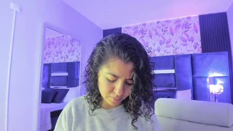 Snapshot of amarettho chatting on 12/04/25, 12:25 Emily online show from 12/04/25, 12:25