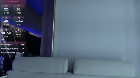 Snapshot of amarettho chatting on 12/13/25, 07:53 Emily online show from 12/13/25, 07:53