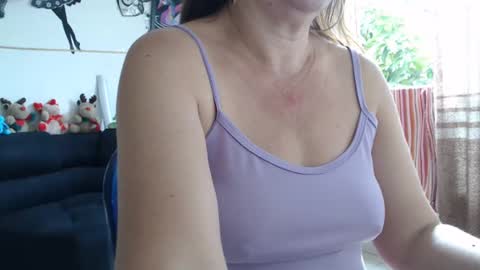 Snapshot of amaris_c chatting on 02/03/25, 01:19 amaris_c online show from 02/03/25, 01:19