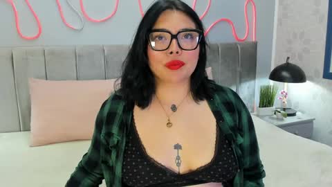 Snapshot of amarisse_sides chatting on 04/25/26, 07:33 Amariss online show from 04/25/26, 07:33