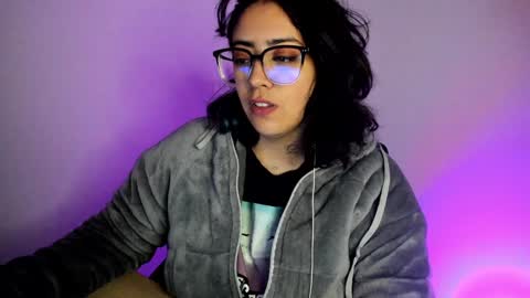 Snapshot of amaryllis_vizcaya chatting on 12/11/24, 04:07 Katt online show from 12/11/24, 04:07