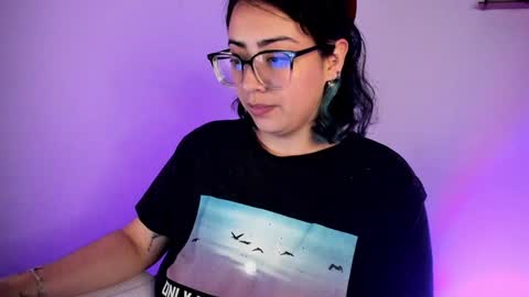 Snapshot of amaryllis_vizcaya chatting on 12/12/24, 01:32 Katt online show from 12/12/24, 01:32