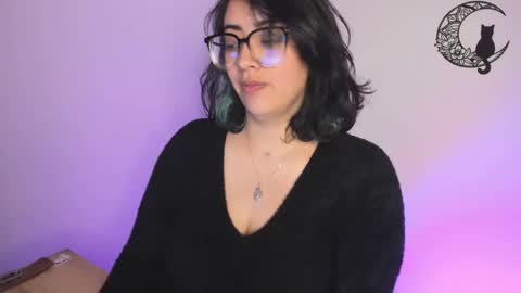 Snapshot of amaryllis_vizcaya chatting on 01/06/25, 02:15 Katt online show from 01/06/25, 02:15