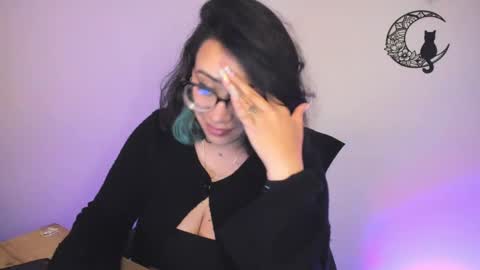 Snapshot of amaryllis_vizcaya chatting on 01/15/25, 04:15 Katt online show from 01/15/25, 04:15