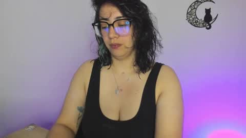 Snapshot of amaryllis_vizcaya chatting on 02/01/25, 03:19 Katt online show from 02/01/25, 03:19