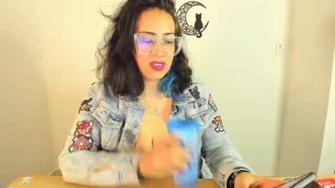 Snapshot of amaryllis_vizcaya chatting on 03/08/25, 02:23 Katt online show from 03/08/25, 02:23