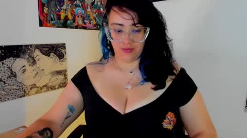 Snapshot of amaryllis_vizcaya chatting on 09/16/25, 10:11 Katt online show from 09/16/25, 10:11