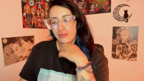 Snapshot of amaryllis_vizcaya chatting on 10/18/25, 12:57 Katt online show from 10/18/25, 12:57