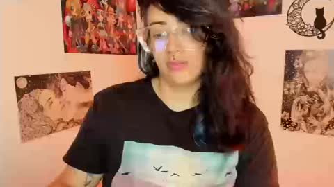 Snapshot of amaryllis_vizcaya chatting on 10/18/25, 11:27 Katt online show from 10/18/25, 11:27