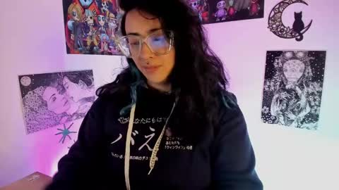 Snapshot of amaryllis_vizcaya chatting on 11/16/25, 02:28 Katt online show from 11/16/25, 02:28