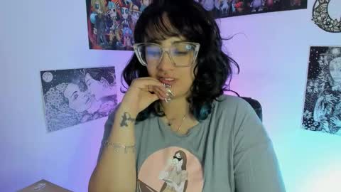 Snapshot of amaryllis_vizcaya chatting on 12/14/25, 10:14 Katt online show from 12/14/25, 10:14