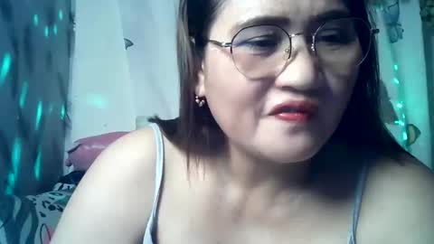 Snapshot of amazing_angel22 chatting on 04/06/26, 11:22 amazing angel online show from 04/06/26, 11:22