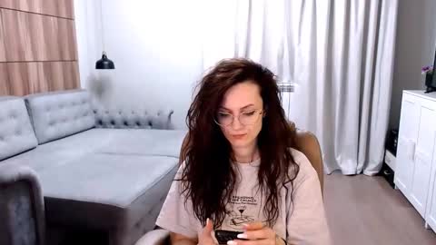 Snapshot of amazingeyes89 chatting on 03/03/25, 10:06 Izza online show from 03/03/25, 10:06