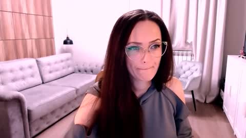 Snapshot of amazingeyes89 chatting on 11/05/25, 08:14 Izza online show from 11/05/25, 08:14