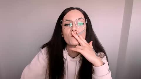 Snapshot of amazingeyes89 chatting on 11/12/25, 08:15 Izza online show from 11/12/25, 08:15