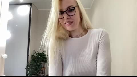 Snapshot of amazingkelly chatting on 04/19/26, 07:51 Kelly online show from 04/19/26, 07:51