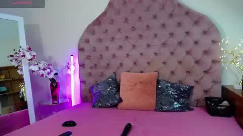 Snapshot of amazongoddess_ chatting on 06/19/26, 12:42 Amazon online show from 06/19/26, 12:42